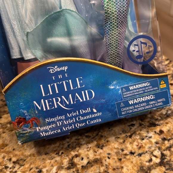 Disney Parks Live Action Singing Little Mermaid Ariel Doll NEW in box - Picture 4 of 6